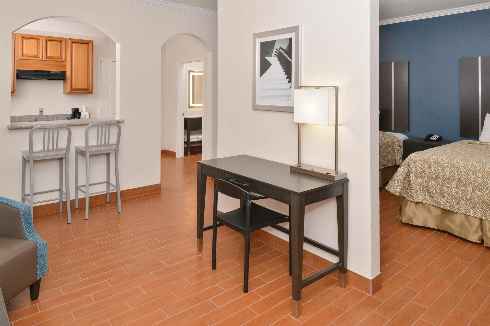 Regency Inn & Suites- Nw Houston Jersey Village エクステリア 写真